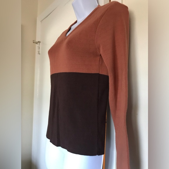 Erik Stewart , size S , women sweater , V neck , long sleeves , crochet 🧶! - Picture 4 of 16